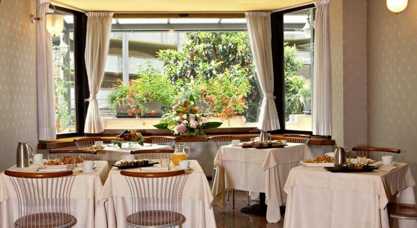 Atahotel Executive Мілан Ресторан фото
